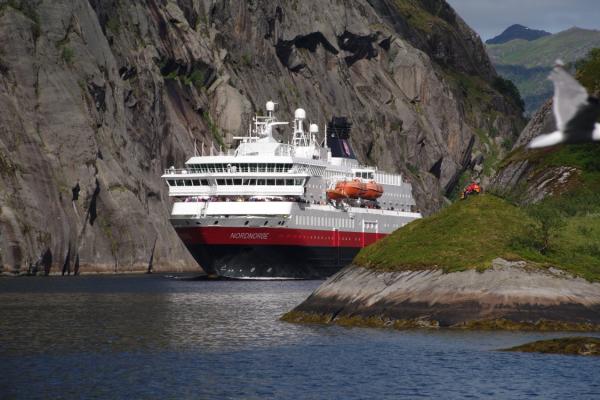 liquified biogas, cruise, cruising, Hurtigruten, environment, emissions, fish,
