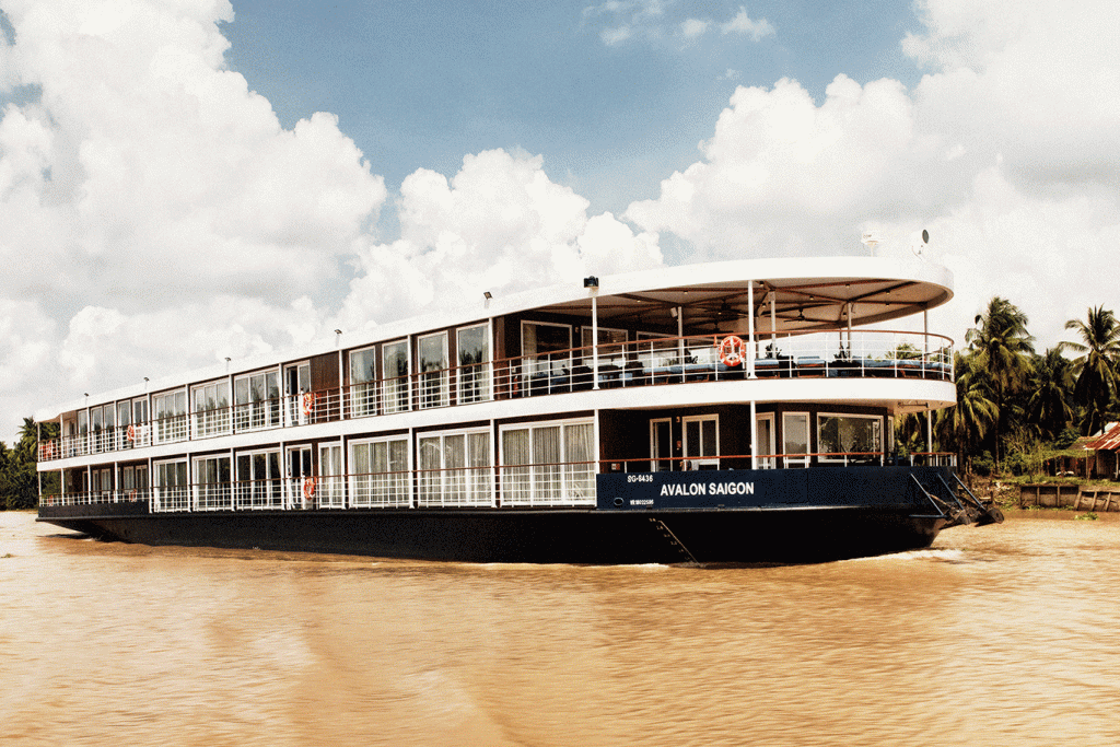 Avalon on Ganges river: guided shore excursions 