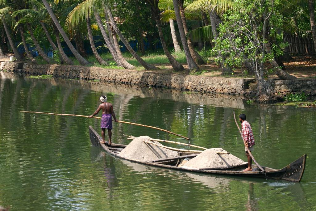 Kerala backwaters, cruise