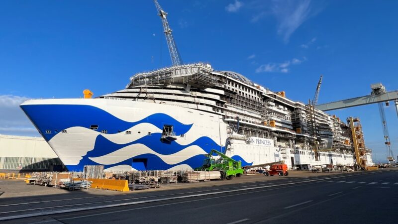 Princess Cruises, Sun Princess in yard