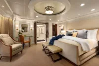 Oceania-Riviera-Owners-Suite-Bedroom